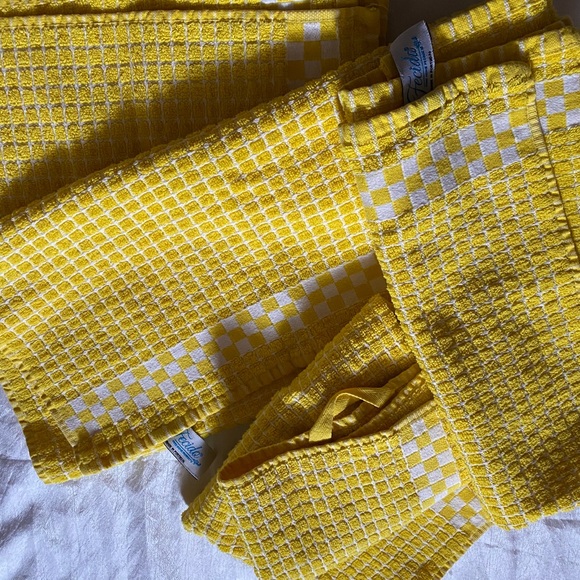 Fecido classic kitchen towels with hanging loops. Dark yellow checks. - Picture 3 of 5